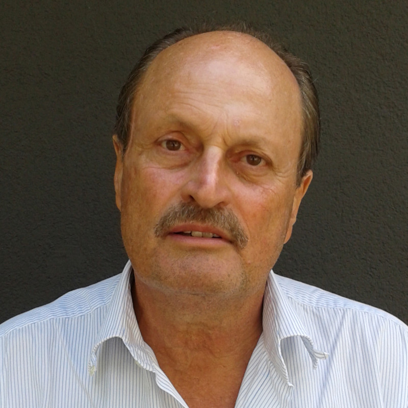 Ο Δημήτρης Χαραλάμπης είναι Ομότιμος Καθηγητής (2019) του Εθνικού και Καποδιστριακού Πανεπιστημίου Αθηνών, Σχολή Οικονομικών και Πολιτικών Επιστημών, Τμήμα Επικοινωνίας και Μέσων Μαζικής Ενημέρωσης.