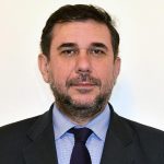 Σπύρος Βλαχόπουλος: Καθηγητής Δημοσίου Δικαίου με έμφαση στο Συνταγματικό Δίκαιο στη Νομική Σχολή του Πανεπιστημίου Αθηνών.
