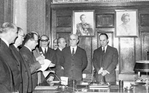 Μετά τη Δικτατορία οι πρώτες πράξεις της Κυβέρνησης Εθνικής Ενότητας ήταν η κατάργηση των δικτατορικών Συνταγμάτων του 1968 και του 1973 και η επαναφορά σε ισχύ του Συντάγματος του 1952.