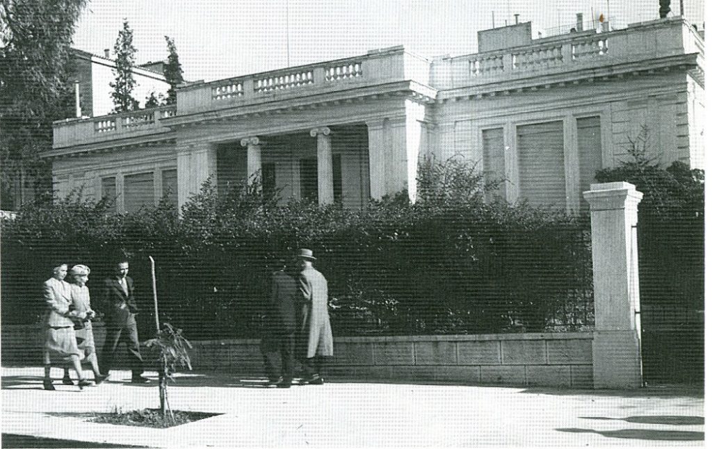 Η ιστορικότητα του Συντάγματος του 1975, και επομένως της εποχής της Μεταπολίτευσης, συνοψίζεται στη στρατηγική επιλογή της Ευρώπης ως του μόνου υπαρκτού και πρόσφορου περιβάλλοντος για την ειρήνη, την ευημερία και την πολιτική ελευθερία.