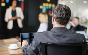 Τα θεμέλια του θεσμού της ποινικής ευθύνης των Υπουργών ανευρίσκονται στην κοιτίδα του κοινοβουλευτισμού («mater parlemantorum»), την Αγγλία του 14ου αιώνα επί διακυβερνήσεως Εδουάρδου Γ.