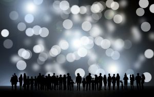 Ο όρος κράτος (Staat) σημαίνει, στο αρχέγονο νόημά του, δύναμη, ενώ στο ιστορικό του διάβα απέκτησε το νόημά του στο πλαίσιο της έννομης συμβίωσης ανθρώπων, ως θεσμοποιημένη παραγωγή και επιβολή της βούλησης εκείνων που διαθέτουν στη συγκεκριμένη ανθρώπινη κοινωνία τη δύναμη της επιβολής.Ο όρος πολιτεία , με ρίζα τον όρο και την έννοια της (αρχαίας) πόλης, παραπέμπει στο συνολικό φαινόμενο της κατά δίκαιο οργανωμένης κοινωνικής συμβίωσης.