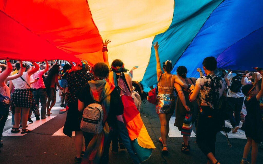 Γάμος και τεκνοθεσία για ομόφυλα ζευγάρια: τέλος των διακρίσεων και ισότητα για όλους