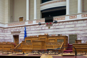 Η ενημέρωση της Βουλής από τον Πρόεδρο της ΑΔΑΕ είναι όψη της θεσμικής εγγύησης του απορρήτου των επικοινωνιών, όχι απλώς ευχέρεια της Βουλής (άρθ. 19 § 2 Σ.)