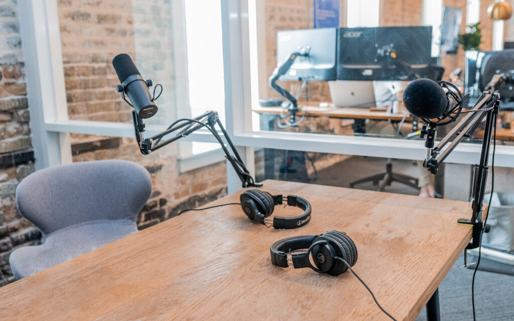 Podcast | Συναντήσεις στο Σύνταγμα Ε12: Δημοκρατία, μεταπολιτική και πολιτικά κόμματα