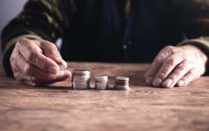 Είναι η προϋπόθεση 40 χρόνων νόμιμης και μόνιμης διαμονής για την απονομή πλήρους εθνικής σύνταξης